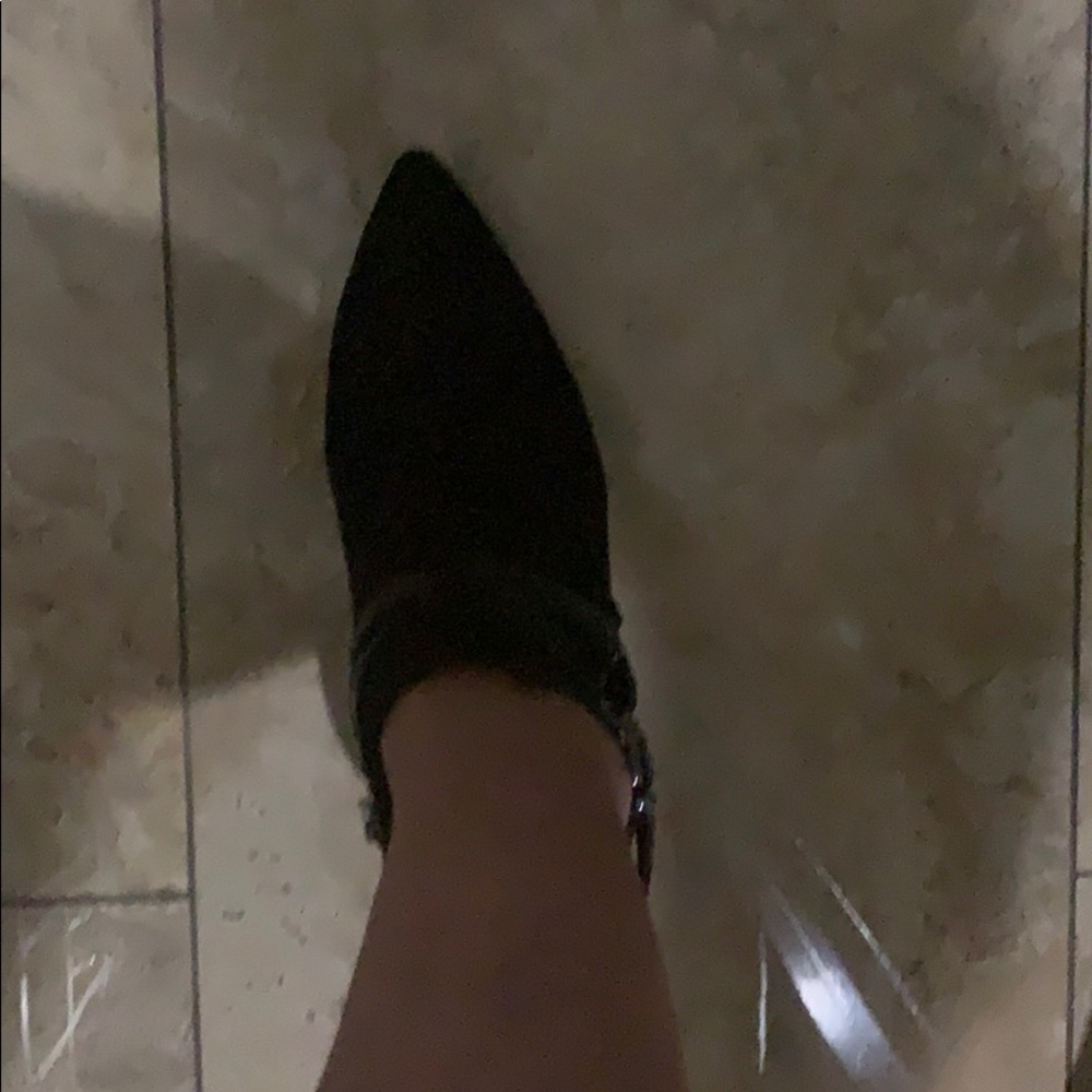 Shoes - Picture 7 of 8